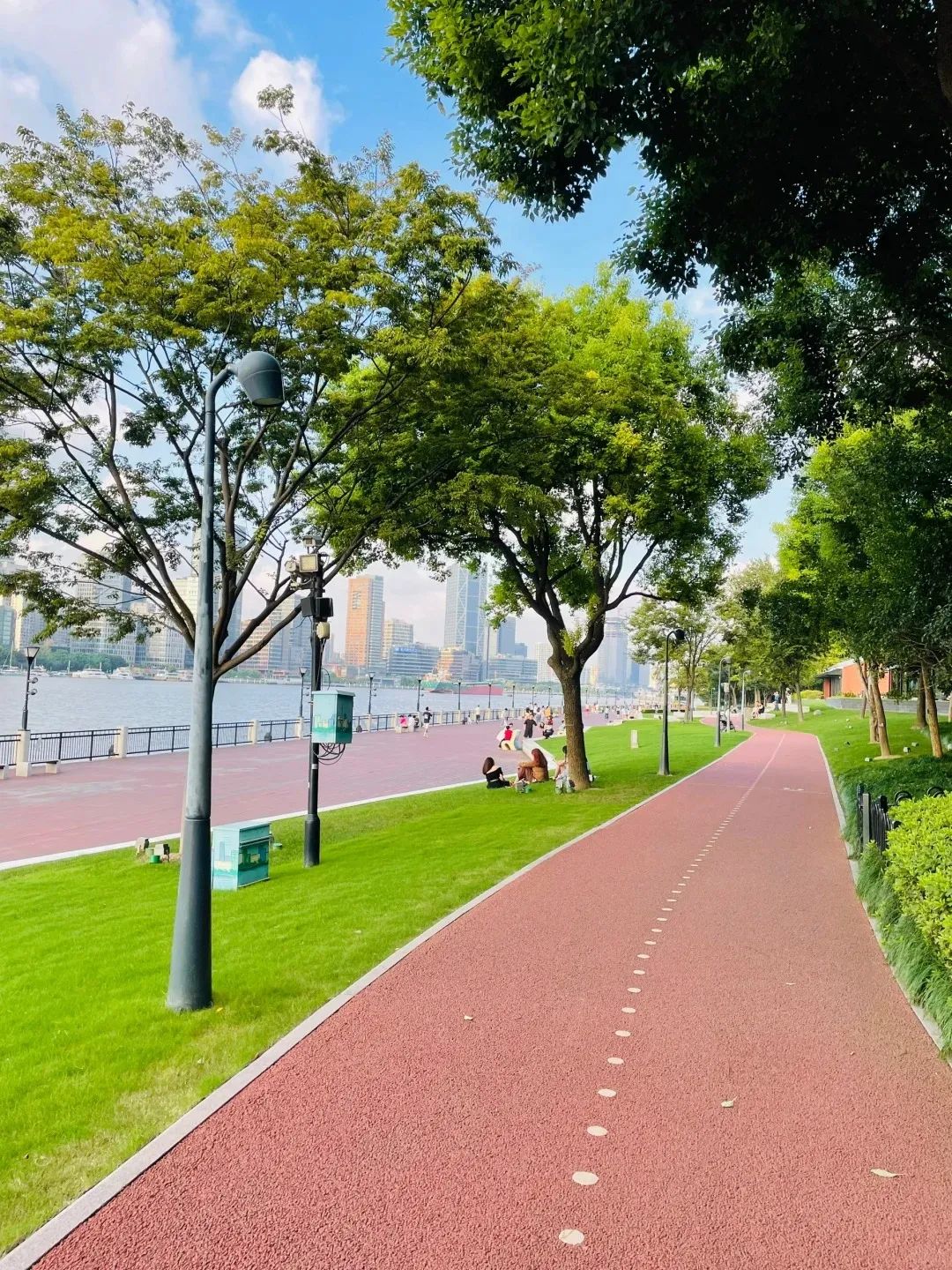 透水混凝土彩色碧道跑步道.jpg